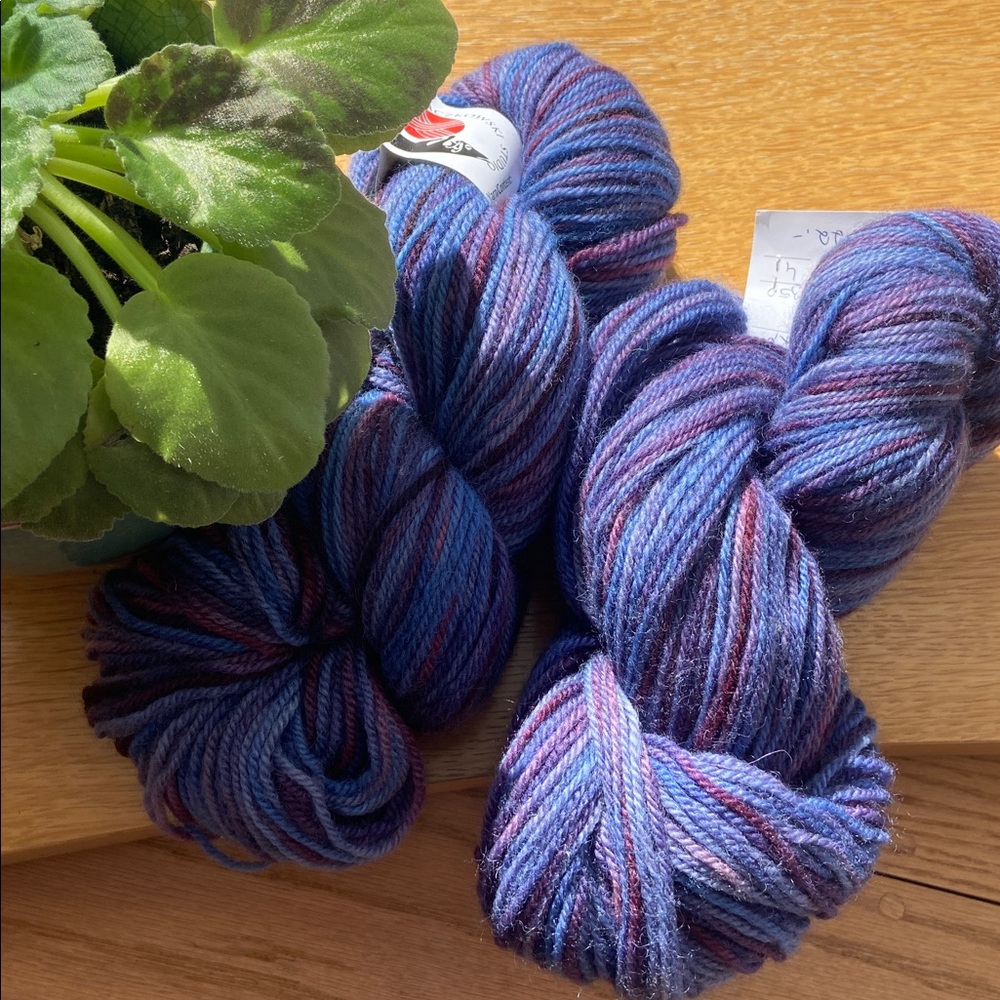 BFL BLUEFACED LEICESTER DK 
100% WOOL 2 Skeins JAN MAREK RACZKOWSKI STUDIO yarn